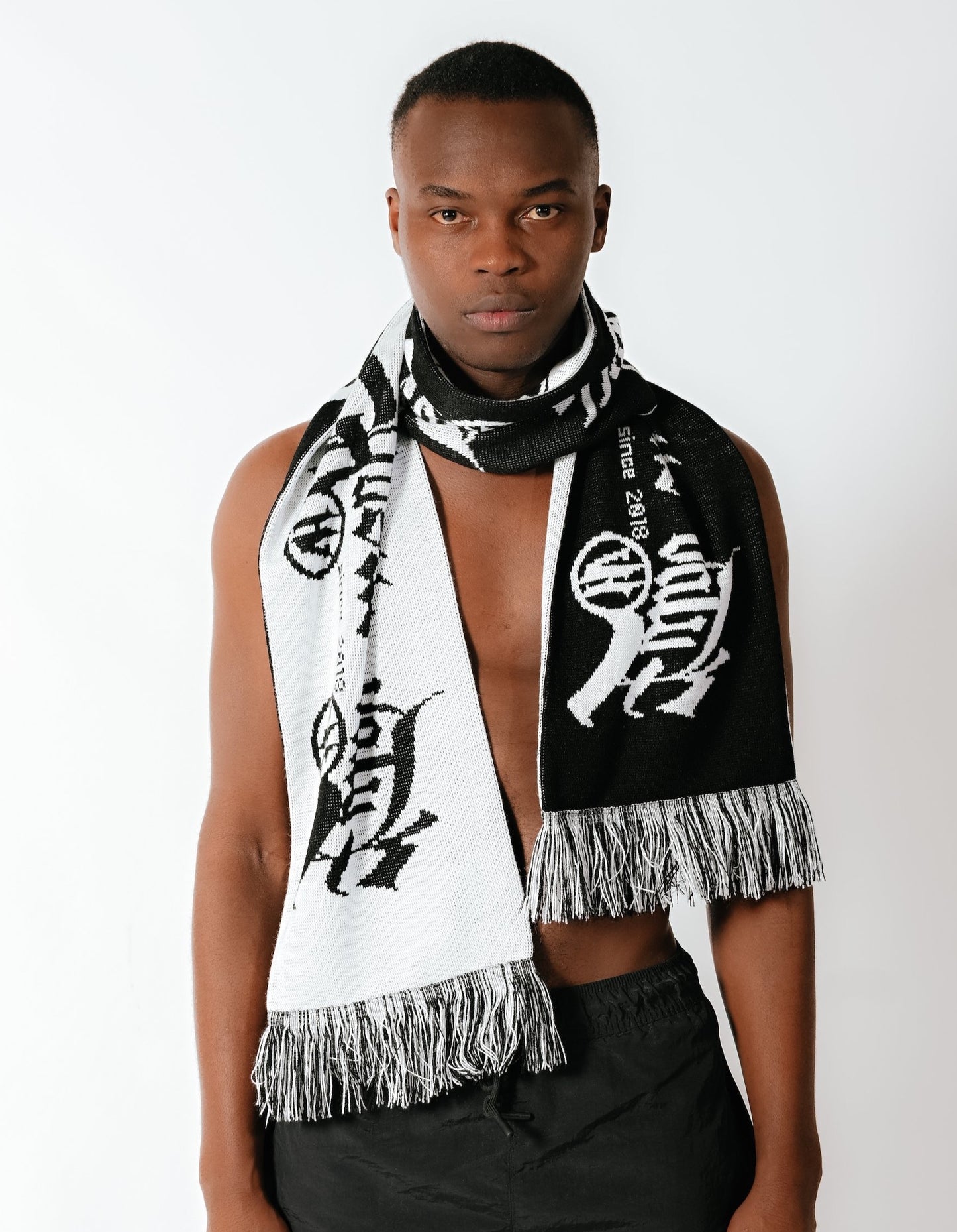 SIGNATURE LOGO KNITTED SCARF