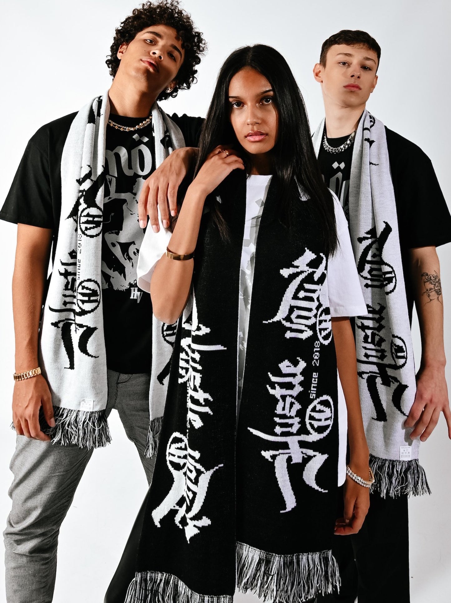 SIGNATURE LOGO KNITTED SCARF