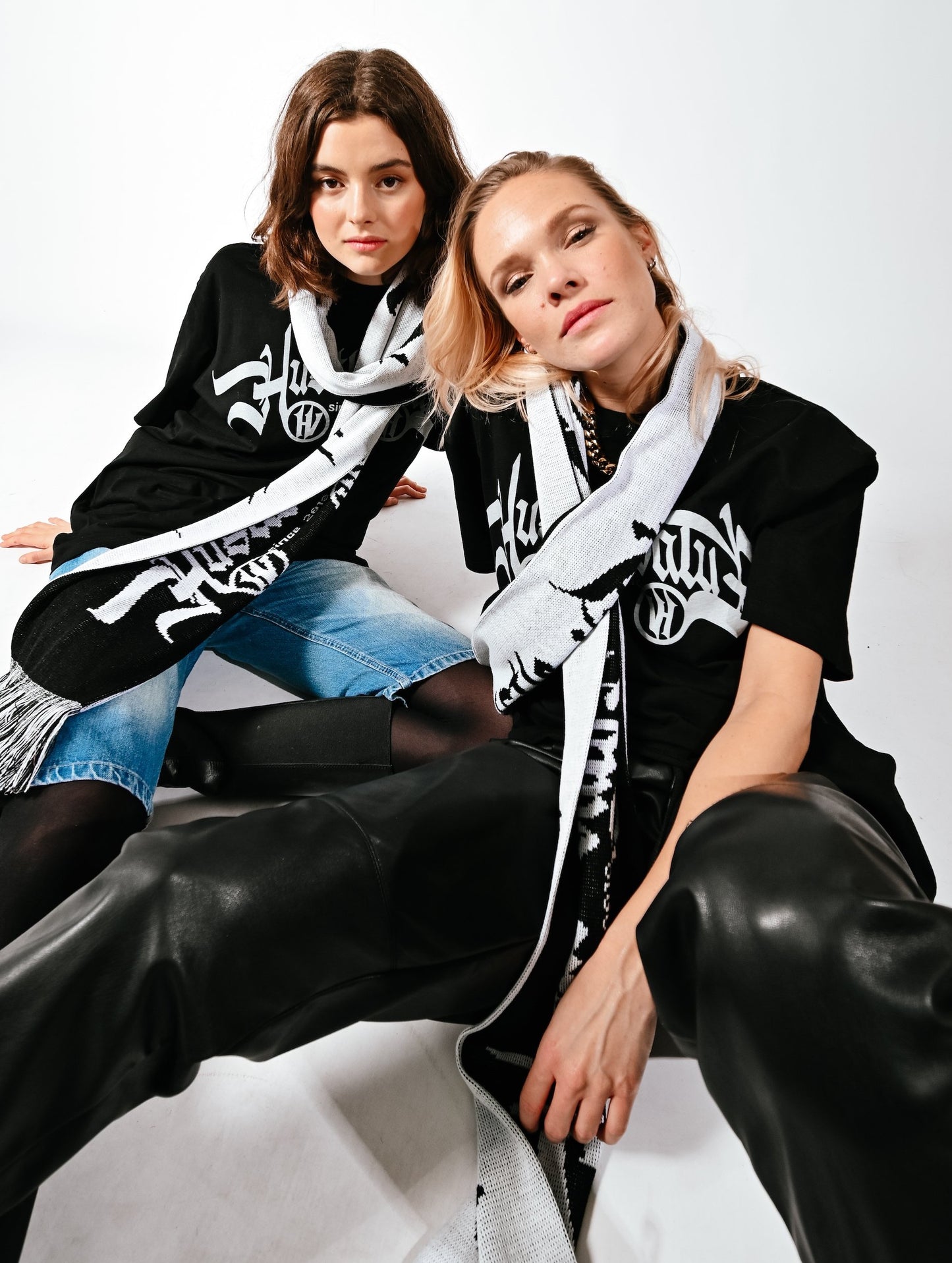 SIGNATURE LOGO KNITTED SCARF