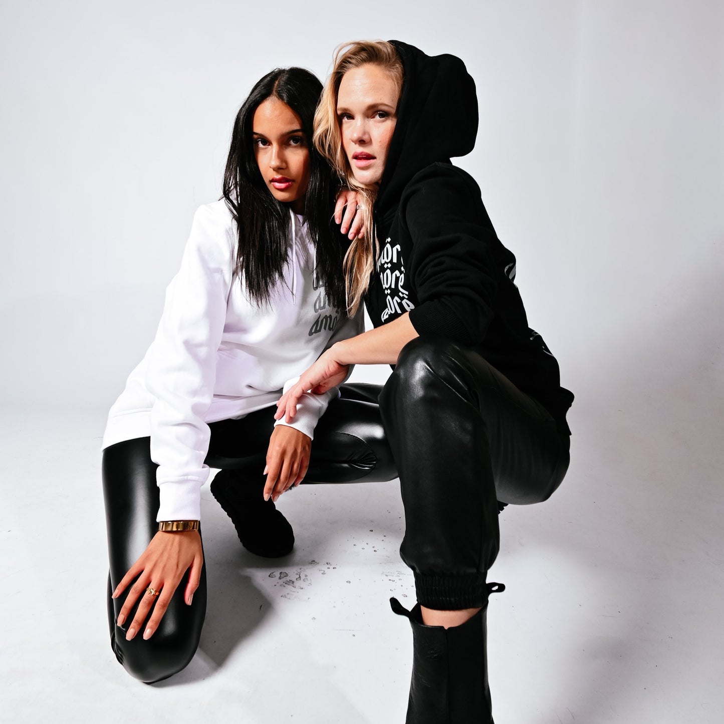 AMORE HOODIE (Black)
