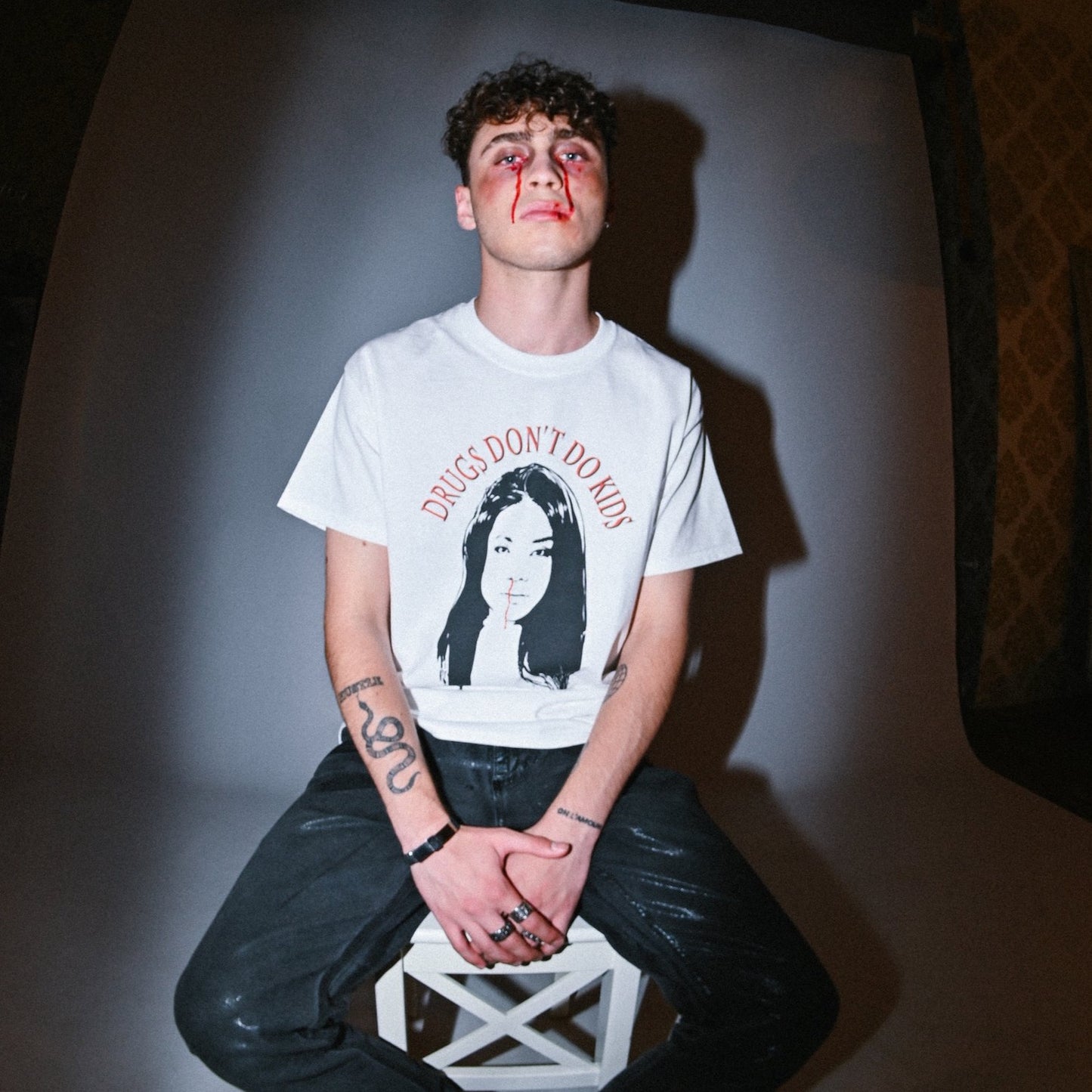 DRUGS DON'T DO KIDS TEE (RED)