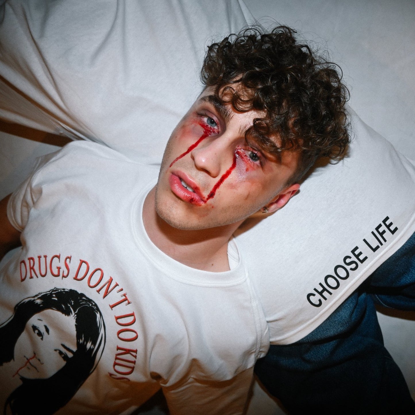 DRUGS DON'T DO KIDS TEE (RED)