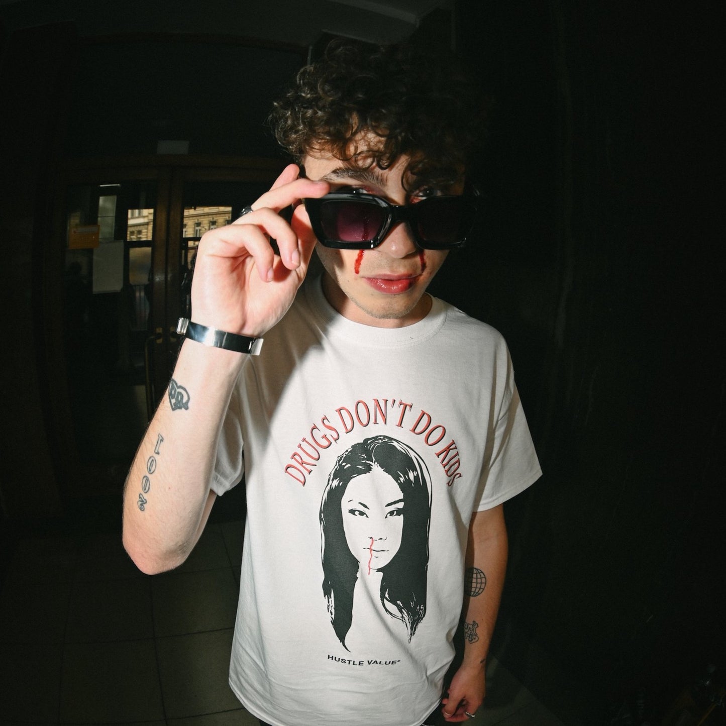 DRUGS DON'T DO KIDS TEE (RED)