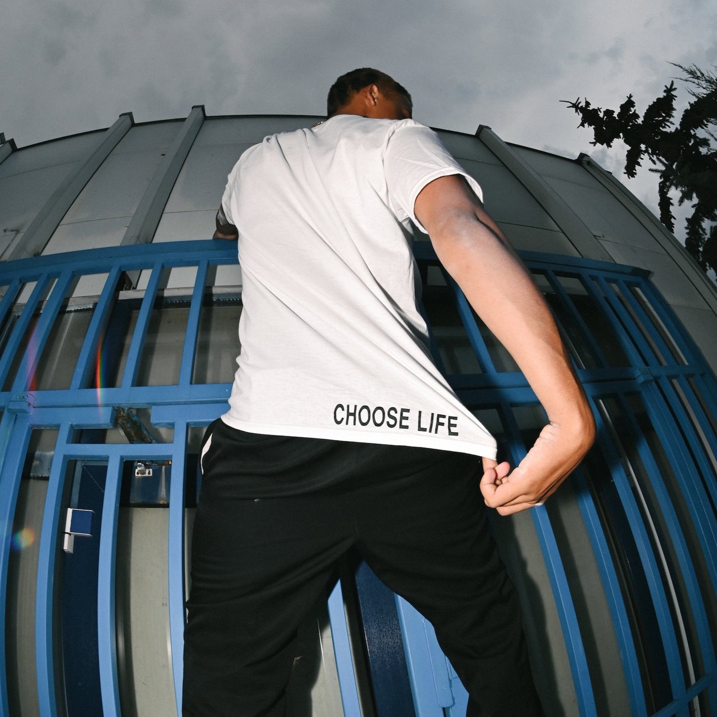 DRUGS DON'T DO KIDS TEE (RED)